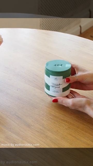 Ароматическая свеча зелёно-белая «Абстракция»