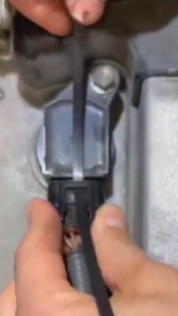 На разъёме сломалась защёлка?.. воспользуйтесь.. смотреть онлайн