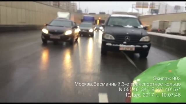 Переместили сломанное ТС в безопасное место, освободив проезжую часть на ТТК. смотреть онлайн