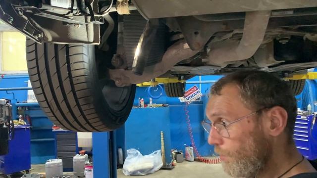 Замена компрессора подкачки и обслуживание муфты Халдекс на Вольво хс90 2015 года. смотреть онлайн