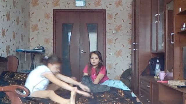 челендж гимнастка против плавца смотреть онлайн