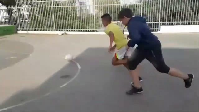 Learn 3 Amazing street football skills/Выучи 3 уличных финта/TrickshotZ смотреть онлайн