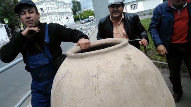 Владимирдаги янги мини бар кора ишчилари тандир ташишдан бошлашди ишни