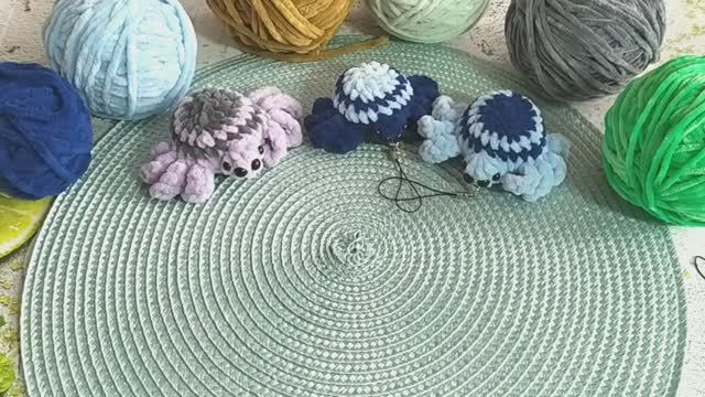 Паучок брелок плюшевый. Мастер класс. Паучок в полоску. Вязаная игрушка крючком смотреть онлайн