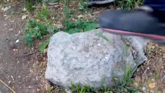 КАМЕНЬ ПРОТИВ НОГИ смотреть онлайн