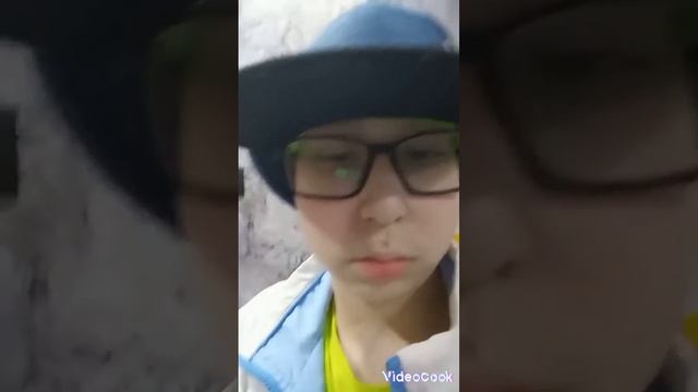 3серия робот олек. уничтожил инопланетянтолько 1 вышел ипродал 1. клоп. менты. уже приедут. смотреть онлайн