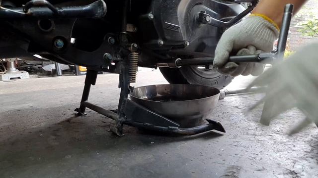How to see the USR125 scooter oil change? смотреть онлайн