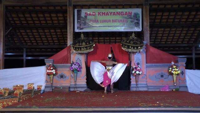 NGAYAH RING PURA LUHUR BATUKARU~SANGGAR TARI BALI GOPAL