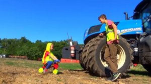 Трактор сломался Алекс приехал на помощь #Машинки для мальчиков Видео про трактор для детей