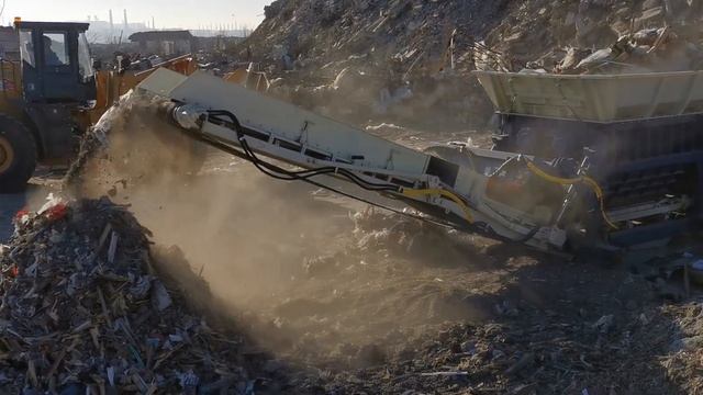 Измельчение смеси строительных и бытовых отходов универсальной дробилкой ТОПТЕХНО ТТ-1600У смотреть онлайн