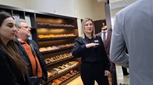 Переехали из города в станицу. Возвращаемся в город.Вся семья вместе.В поисках костюма для жениха.
