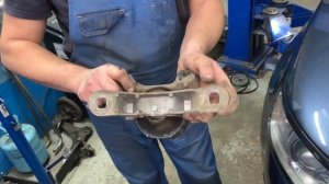 Техническое обслуживание с заменой ремня грм на Volvo S40.