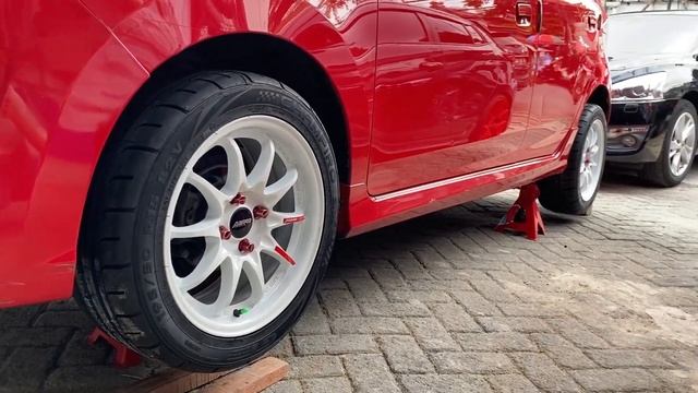 Project Daihatsu Ayla | Ganti ban Ayla pake Champiro SX2 смотреть онлайн