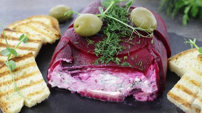 Элегантная закуска. СВЕКОЛЬНЫЙ ТЕРРИН С СЁМГОЙ И СЫРОМ