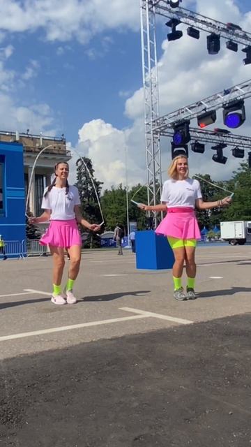 Вместе прыгать веселей! @lanalama22 #dance #скакалка #jumprope #jumpropedance #скиппинг #лето смотреть онлайн