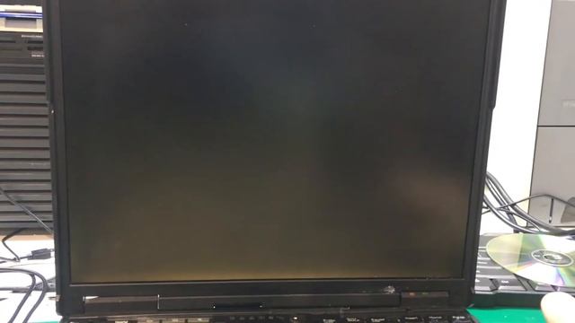 Instalacja pierwszej wersji ubuntu na retro Thinkpadzie z Pentium III смотреть онлайн