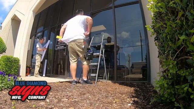 Blue Diamond Signs - Window Perforated Installation in Oklahoma City смотреть онлайн