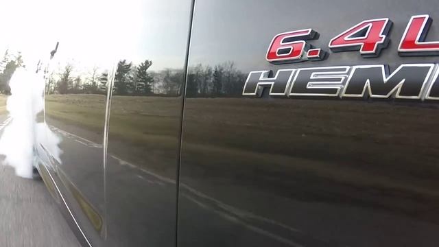 Tuning the 2014 Dodge Charger SRT 392 Hemi Smokey Burnout! смотреть онлайн
