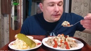 мукбанг/обжор/гречка с подливом и красной рыбой,квашеная капуста/