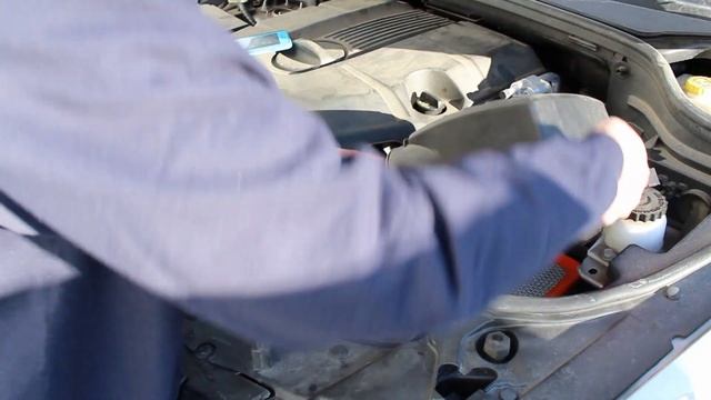 Jeep Grand Cherokee Headlight Bulb Replacement - WK2 смотреть онлайн