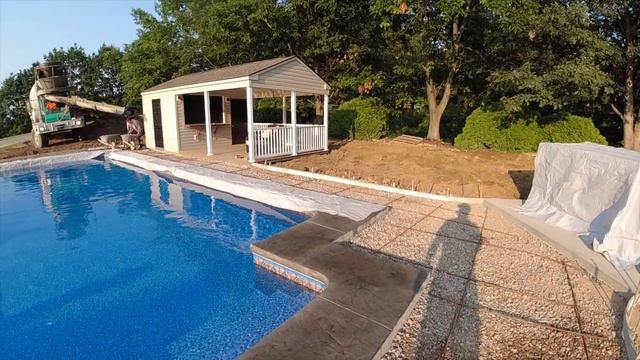Final Concrete Pour to Tie in Pool Border смотреть онлайн