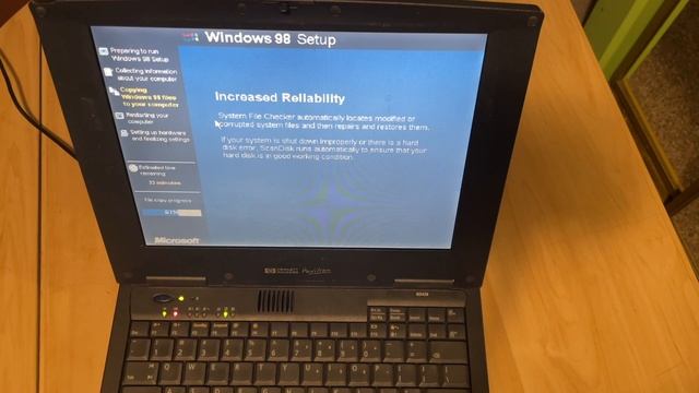 Installing Windows 98 On Vintage HP Laptop Using CD-ROM Drive (Built-In) смотреть онлайн