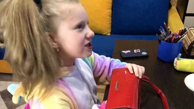 1КЛАСС VS 11 КЛАСС /1 класс против 11 /back to school скетч/AlisaSever смотреть онлайн