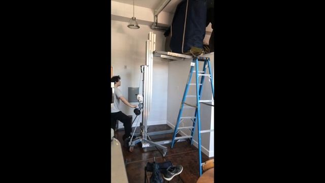How to hoist 5 foot grand piano, 450 lbs, onto 12 tall loft area (no stairs) Firsthand Piano Moving смотреть онлайн