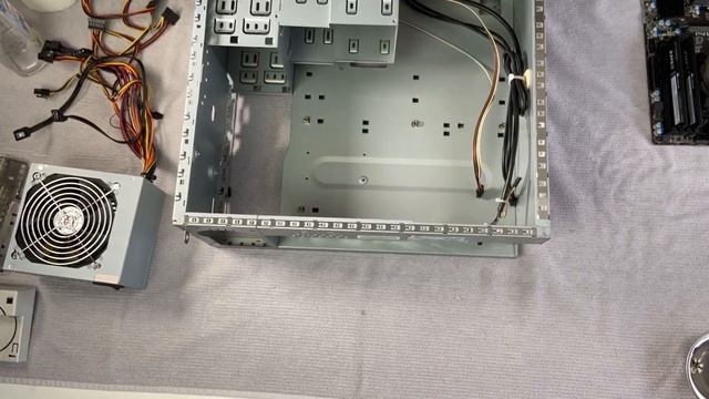 Office PC turned Home Server - Project Phoenix - The New Byte смотреть онлайн