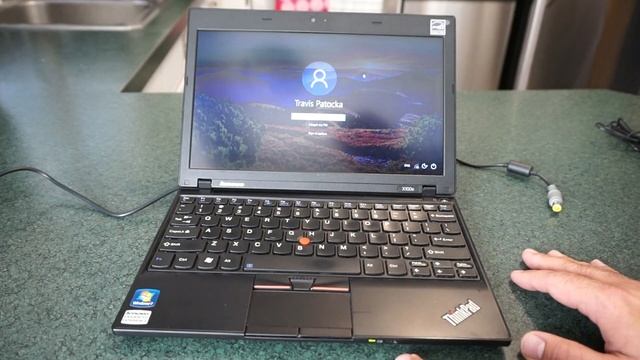 The $50 Lenovo Thinkpad X100e Windows 10 laptop! смотреть онлайн
