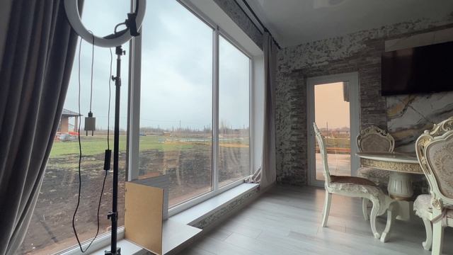 Под окном бегают собаки. Пеку куличи смотреть онлайн