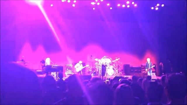 Fleetwood Mac - You Make Loving Fun - Toronto смотреть онлайн