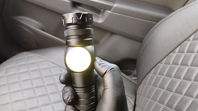 Ручной фонарь STEELPONT. смотреть онлайн