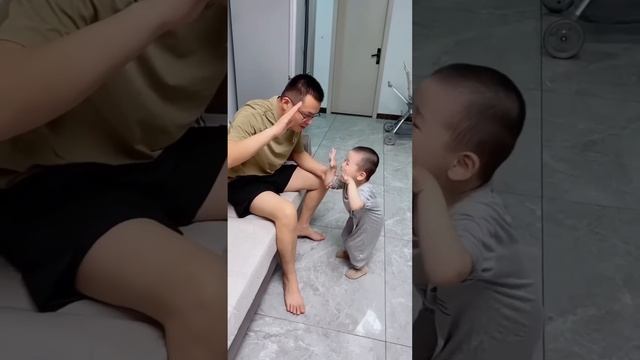 相差14岁的姐弟见面，姐姐的一个举动，瞬间让我湿了眼眶！#funny #baby #cutebaby【HI! 小兜兜】 смотреть онлайн