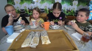 мукбанг шаурма домашняя, без Андрея всегда лучше получается 😁