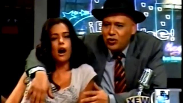 Larissa Riquelme dejando tocarse los pechos en Mexico. смотреть онлайн