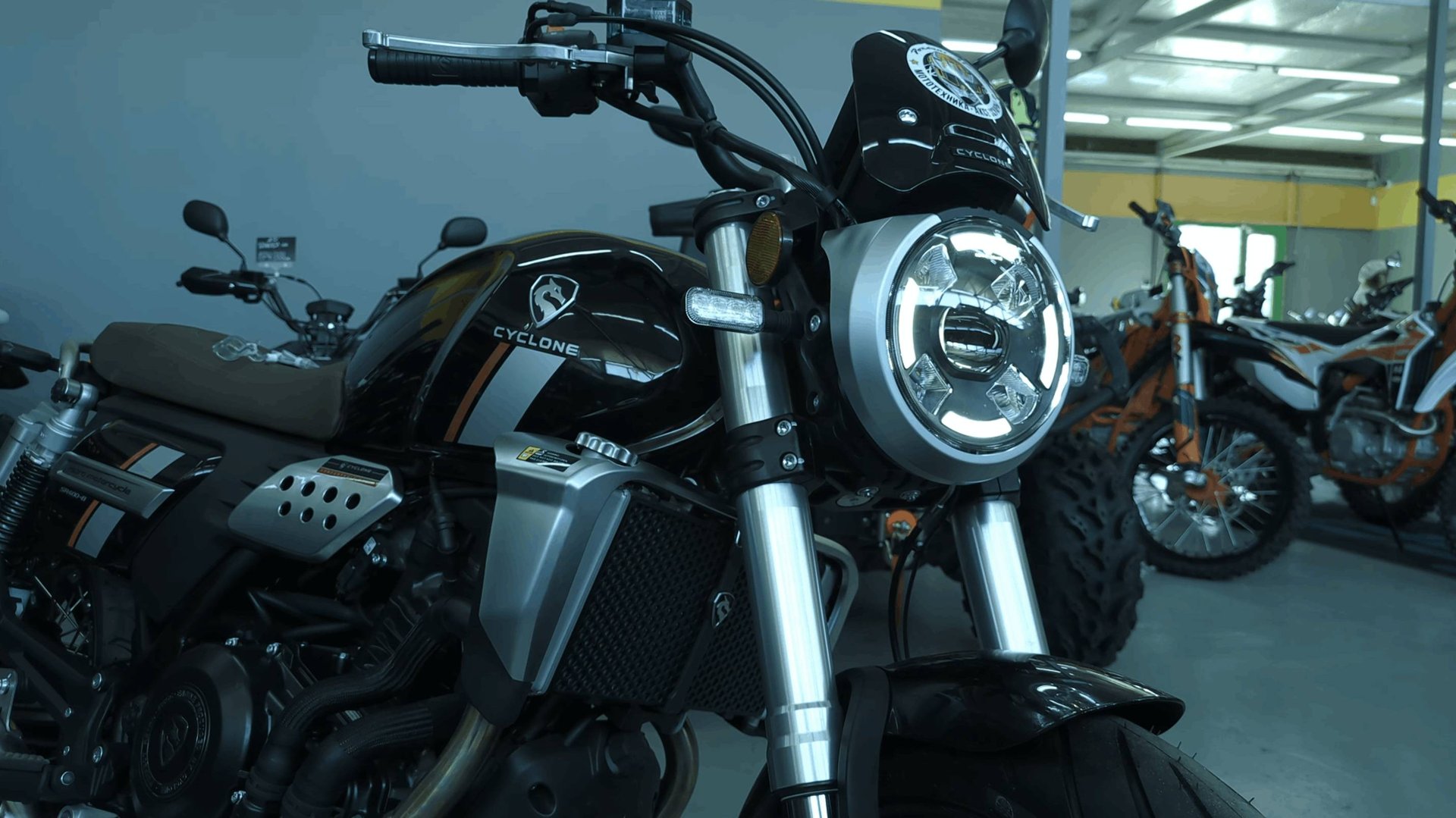 ОБЗОР CYCLONE RE401. БЮДЖЕТНЫЙ ПРЕМИУМ НЕОКЛАССИК ЗА 600? смотреть онлайн