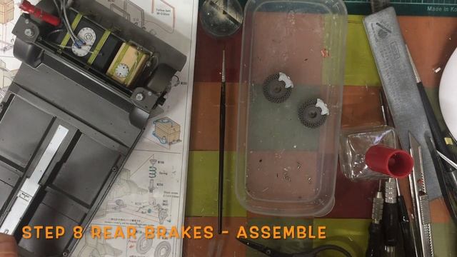 Building 1/12 Lancia Delta HF Integrale Evo ’92 Model Factory Hiro : Step 8 Rear Brakes - Assemble смотреть онлайн