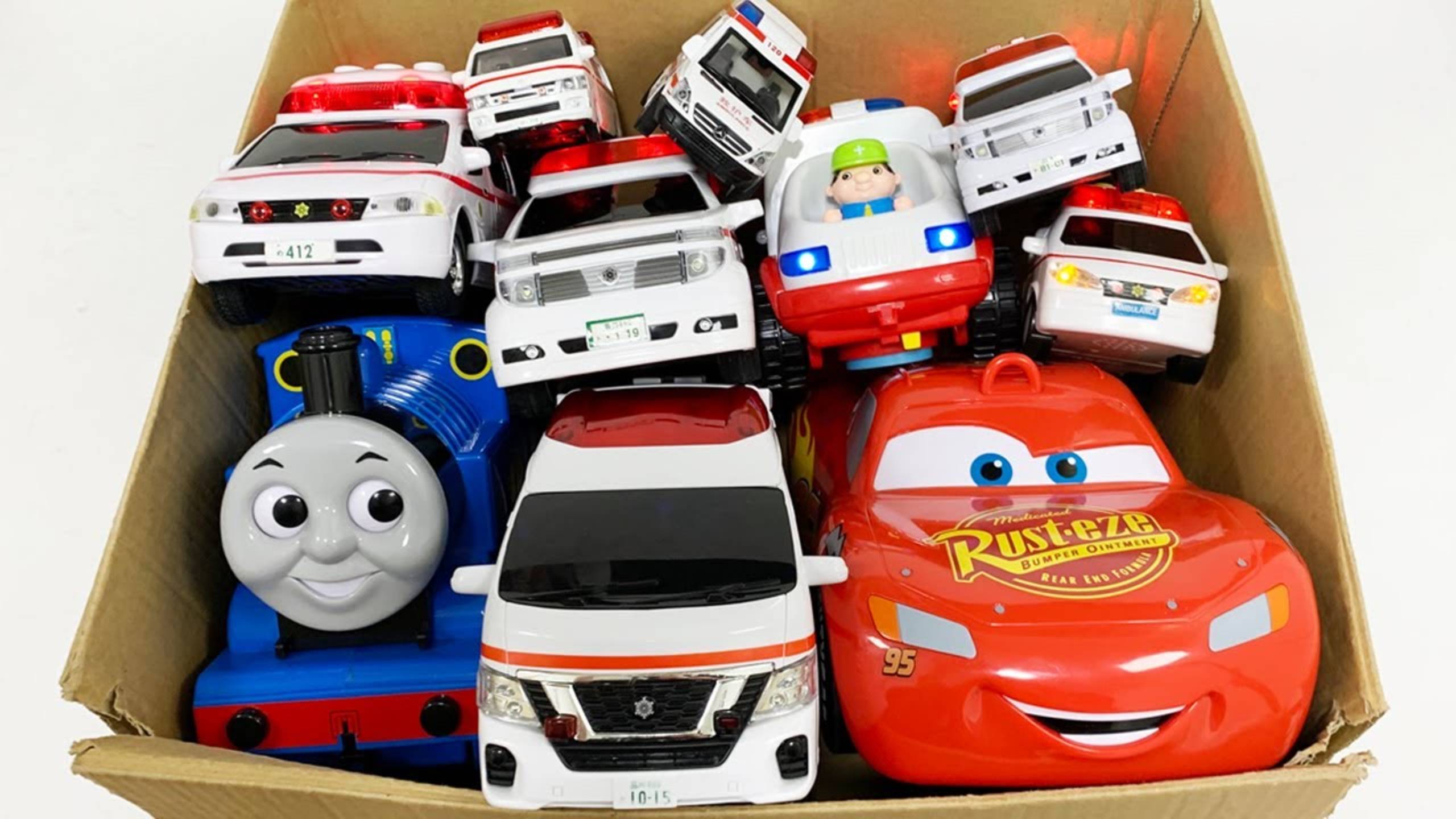 Миниатюрная машина скорой помощи на экстренном вызове для детей смотреть онлайн