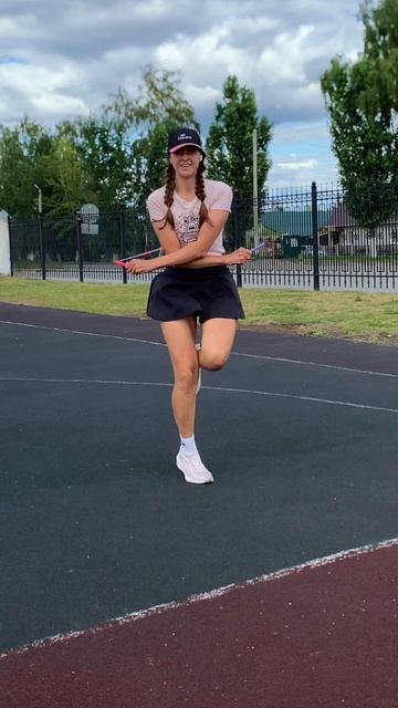 Прыжки под музыку поднимают настроение, снижают уровень стресса и способствуют релаксации. ❤️ смотреть онлайн