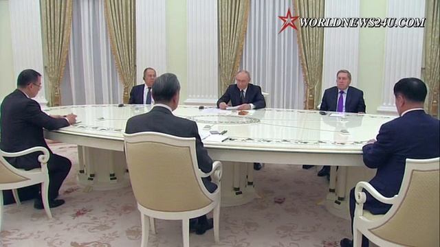 Putin greeted Chinese Foreign Minister with warmth смотреть онлайн