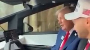 Трамп слушает песню «Матушка Земля, белая берёзонька» - Татьяна Куртукова