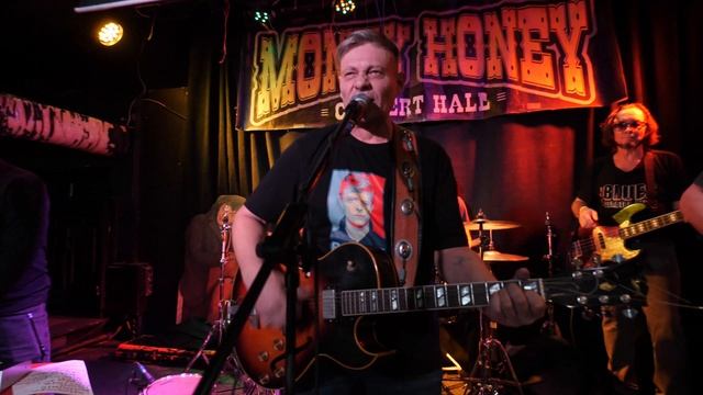 Стою один на краю вокзала. БОТАНИКА смотреть онлайн