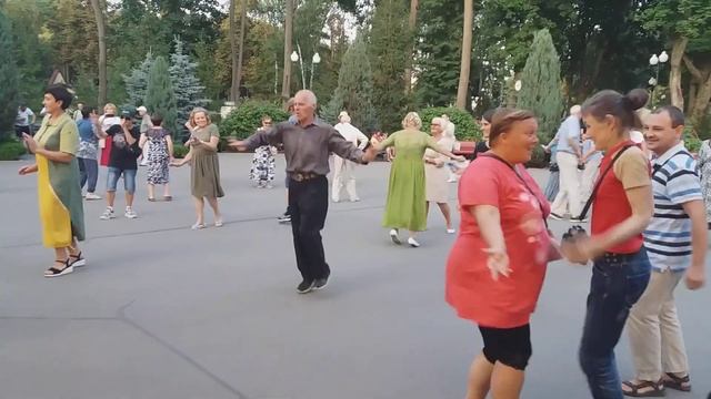 Харьков,танцы в парке, "Гоп-гоп..." смотреть онлайн