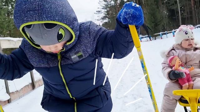 Марк и Сима! Впервые на Лыжи!