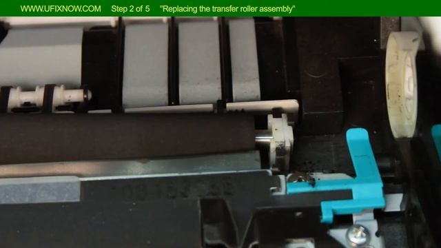 HP Laserjet 4240n/4250/4350 Series - Replacing the Transfer Roller смотреть онлайн