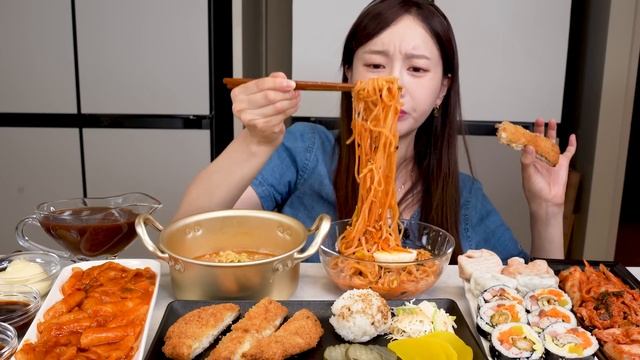 출산가방 같이 준비해요 😆 김밥천국 분식 모음✨ 떡볶이 라면 김밥 만두 돈까스 까지! 쏘영 먹방 Kimbap Tteokbokki Ramyun Mukbang ASMR Ssoyoun смотреть онлайн