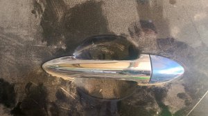 как снять заднюю наружную ручку КИА венга 2010 год