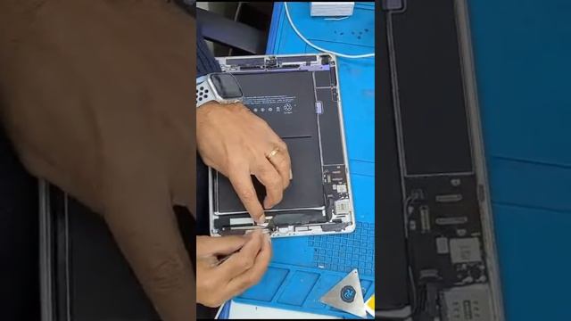How to Replace Charging port on iPad 7th Gen 10.2" смотреть онлайн