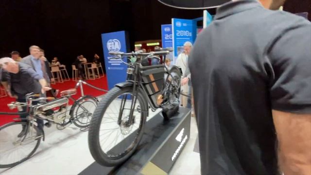 Geneva Motor Show невелика екскурсія на шоу. смотреть онлайн